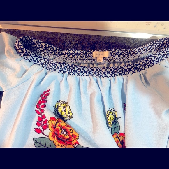 Off shoulder top - Picture 3 of 5